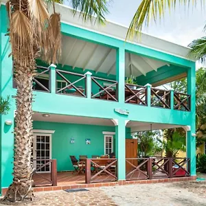 Olivia Poolside Appartement